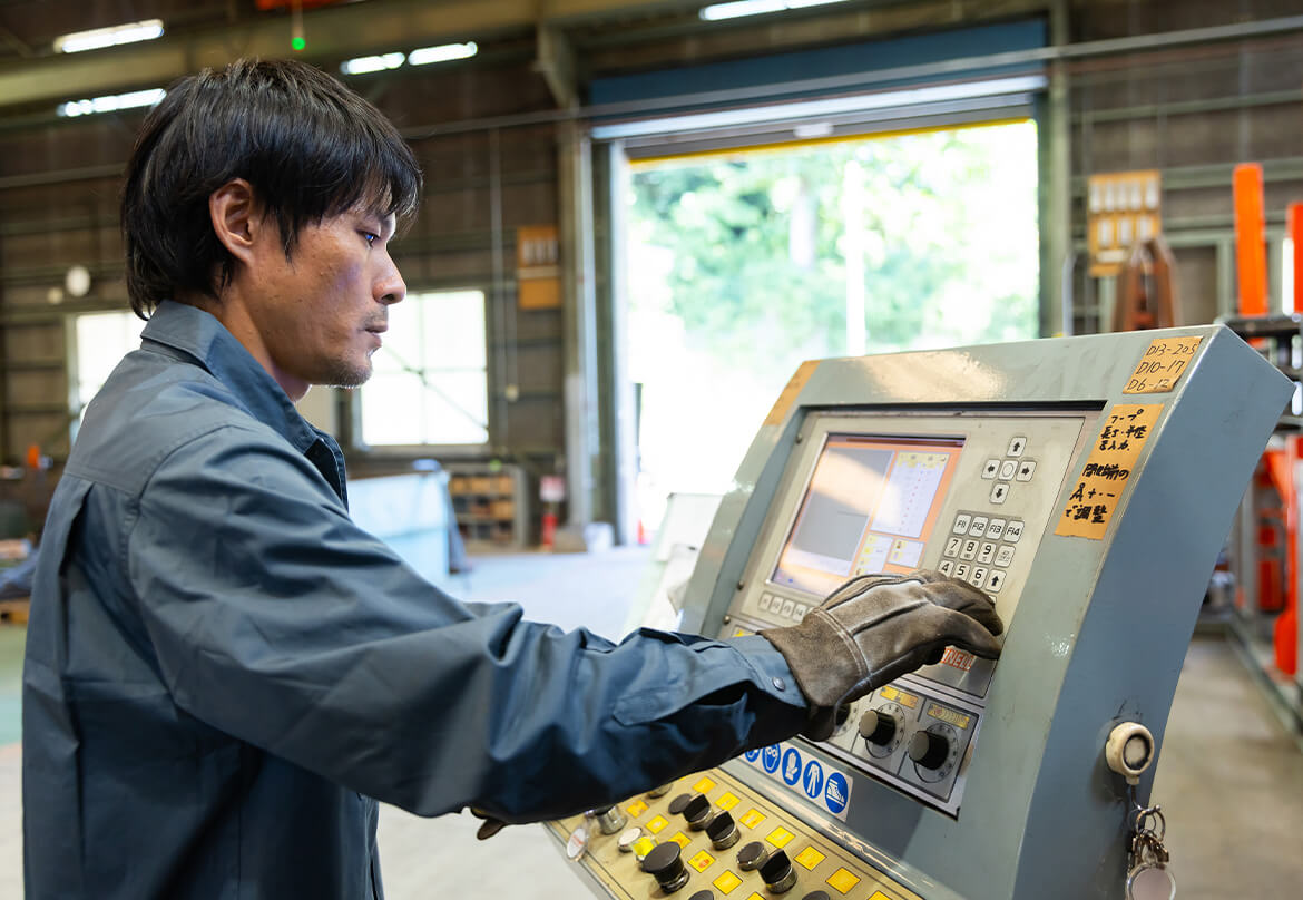 仲間とつくる、達成感あふれるモノづくり