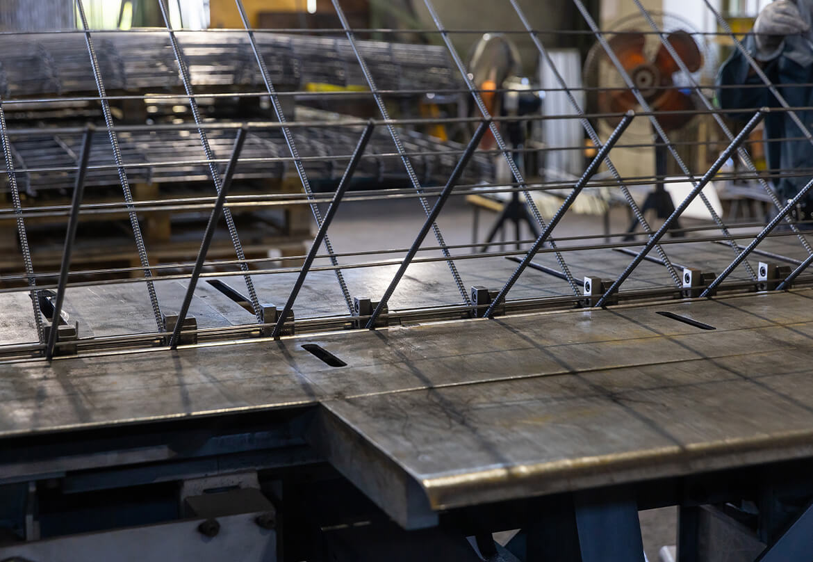 街づくりを支える金網と鉄筋加工